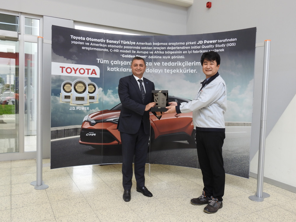 Toyota Otomotiv Sanayi Türkiye’ye platin ihracat ödülü
