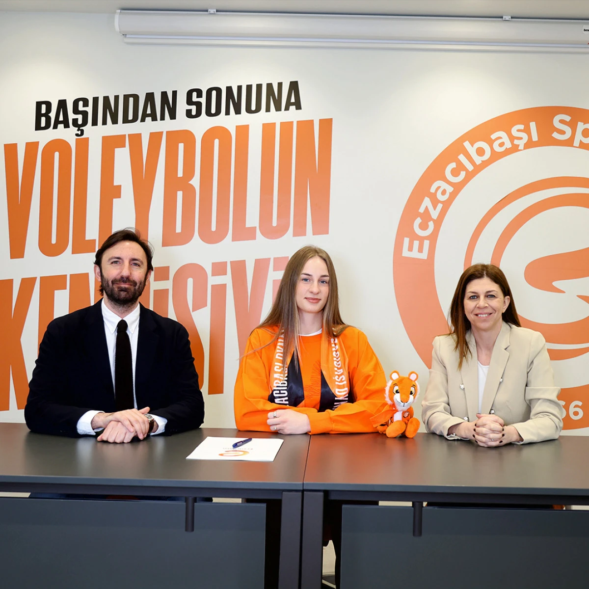 Avrupa&rsquo;nın Y&uuml;kselen Sma&ccedil;&ouml;r&uuml; Aleksandra Uzelac Eczacıbaşı Dynavit Formasıyla