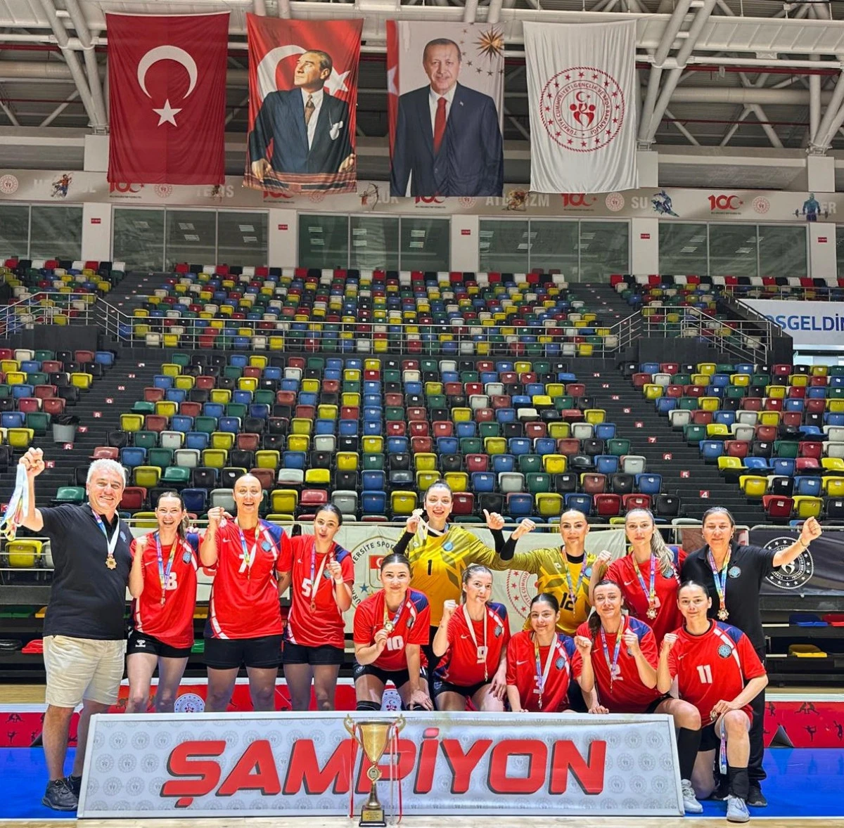 BU&Uuml; Kadın Hentbol Takımı T&uuml;rkiye Şampiyonu Oldu
