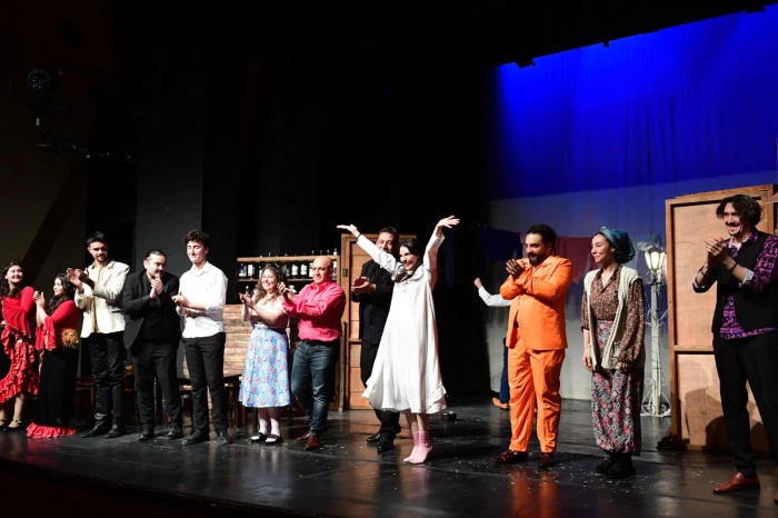 &lsquo;Deli Ayten&rsquo; M&uuml;zikali Y&uuml;reklere İşledi