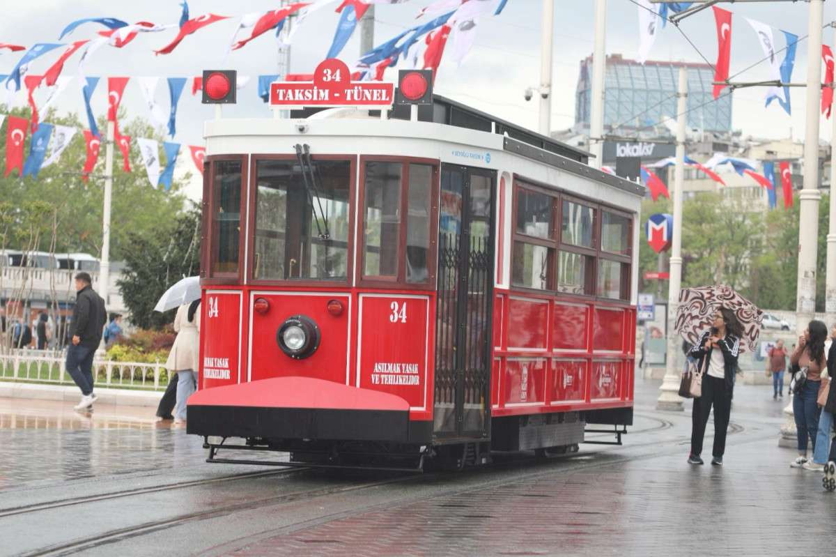 İstiklal Caddesine Bataryalı Tramvay Geliyor