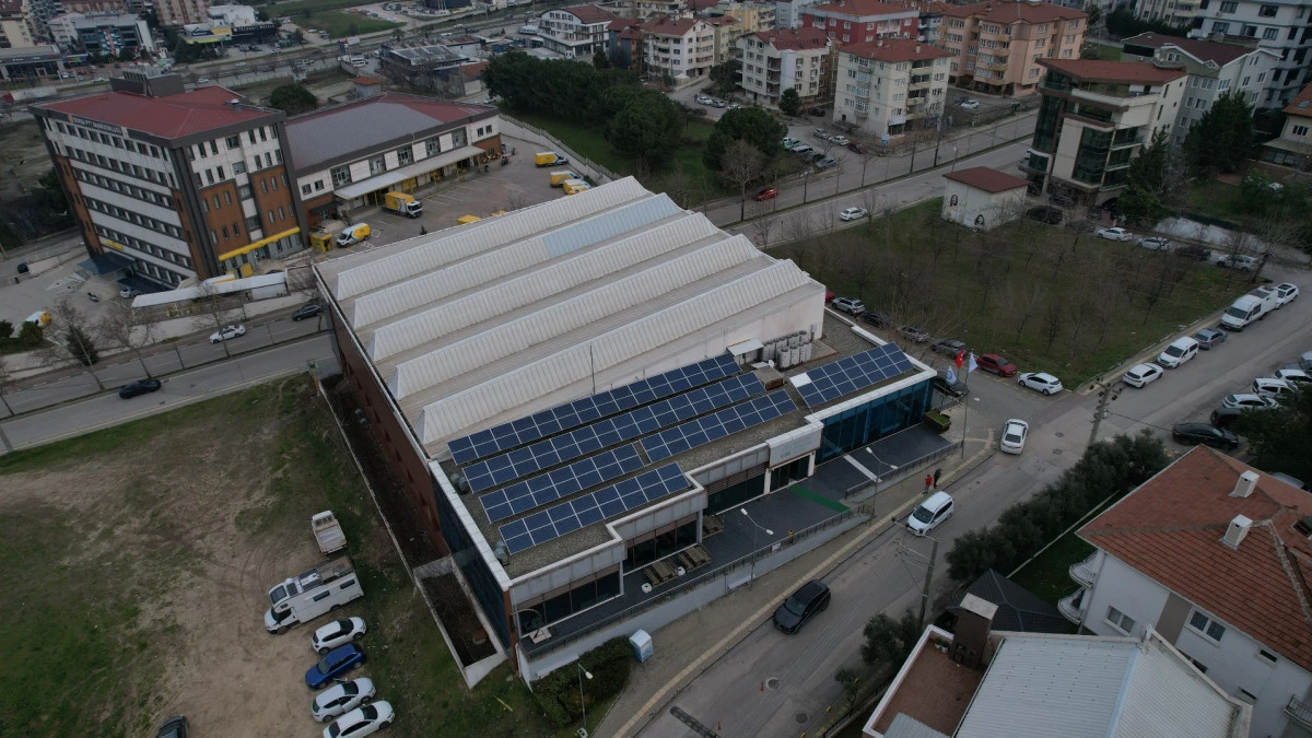 Nil&uuml;fer Belediyesi g&uuml;neş enerjisinde b&uuml;y&uuml;meyi hızlandırdı