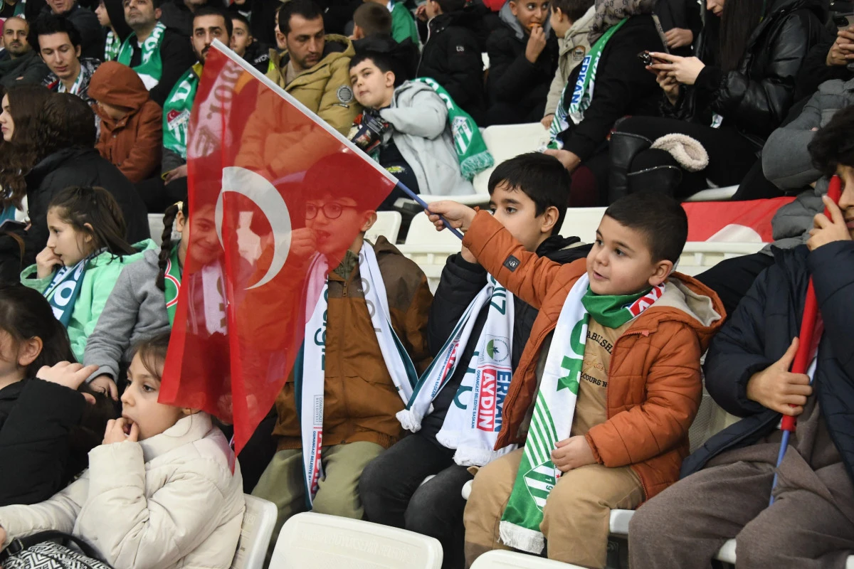 Osmangazi&rsquo;de 90 &Ccedil;ocuk Daha Bursasporlu Oldu