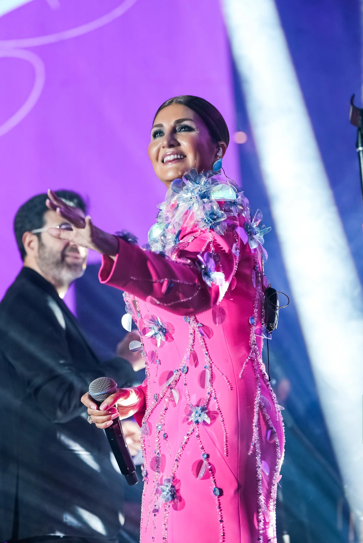 Sibel Can'dan ışıltılı Yaza Merhaba