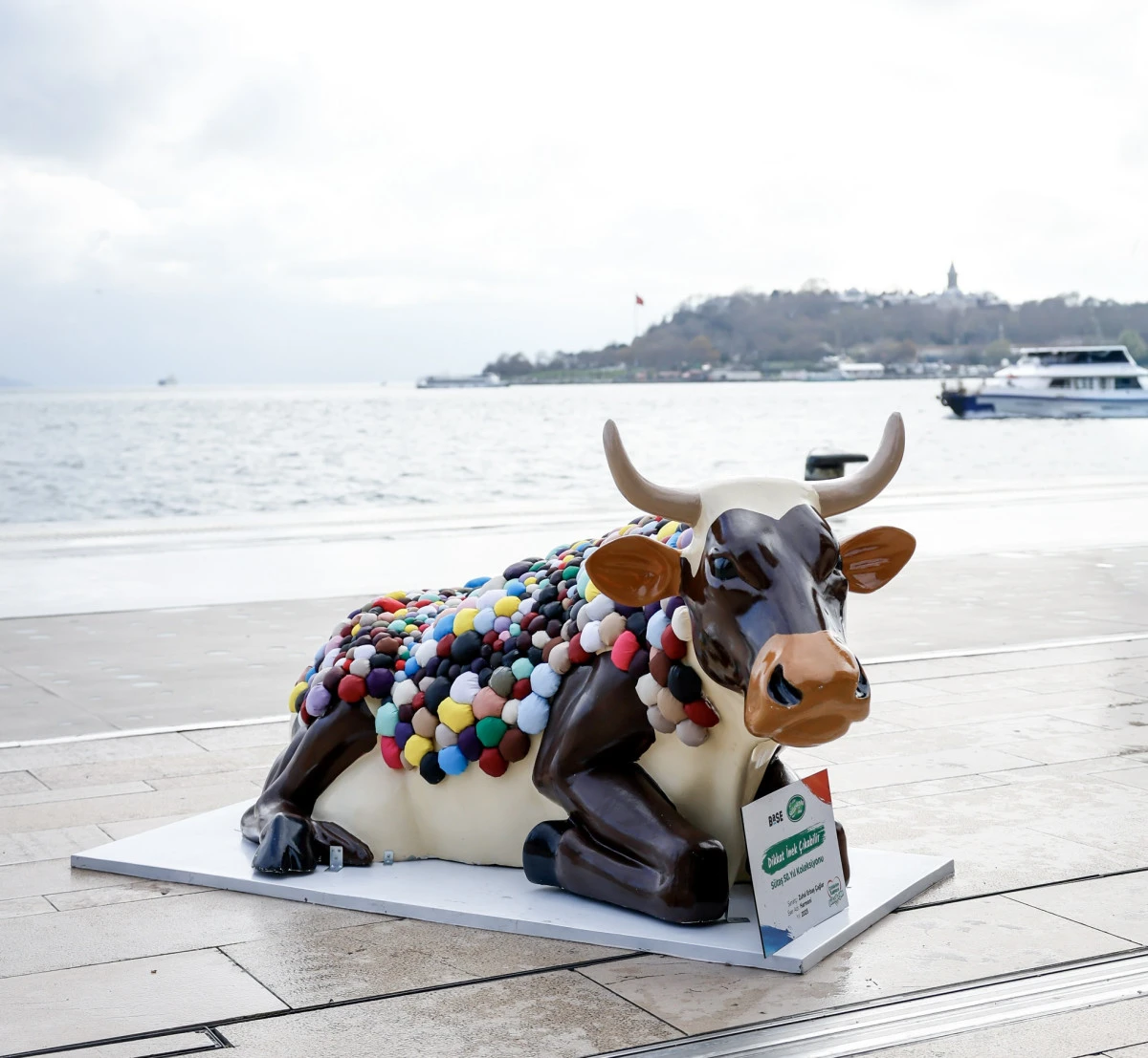 S&Uuml;TAŞ&rsquo;ın Mutlu İnekleri, Sanat&ccedil;ıların Tasarımları İle Şehre Geldi Dikkat İnek &Ccedil;ıkabilir!	